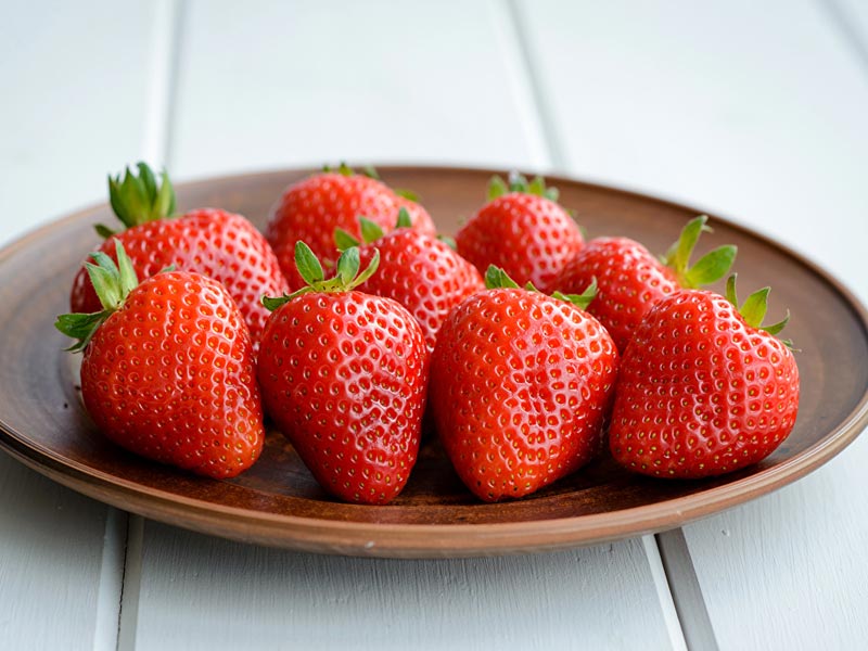 Нужно ли мыть клубнику перед употреблением?